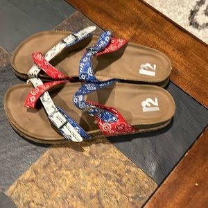 r2 summer sandals size 8. American bandanna sandals. Good used condition.